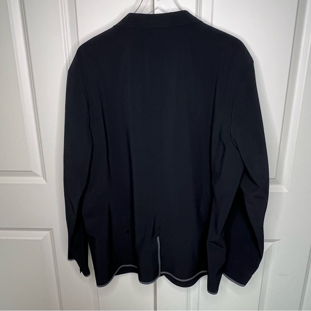 lululemon athletica Men's Black Tech Jacket - Picture 4 of 9